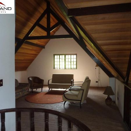 Alugo linda casa de campo perto de São Paulo com ótimo jardim, piscina e lareira. Sara-Sara Exterior foto