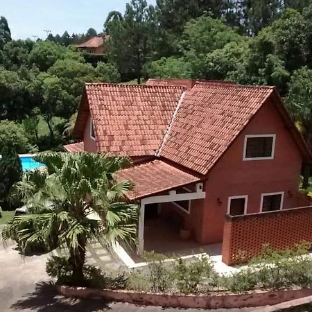 Alugo linda casa de campo perto de São Paulo com ótimo jardim, piscina e lareira. Sara-Sara Exterior foto