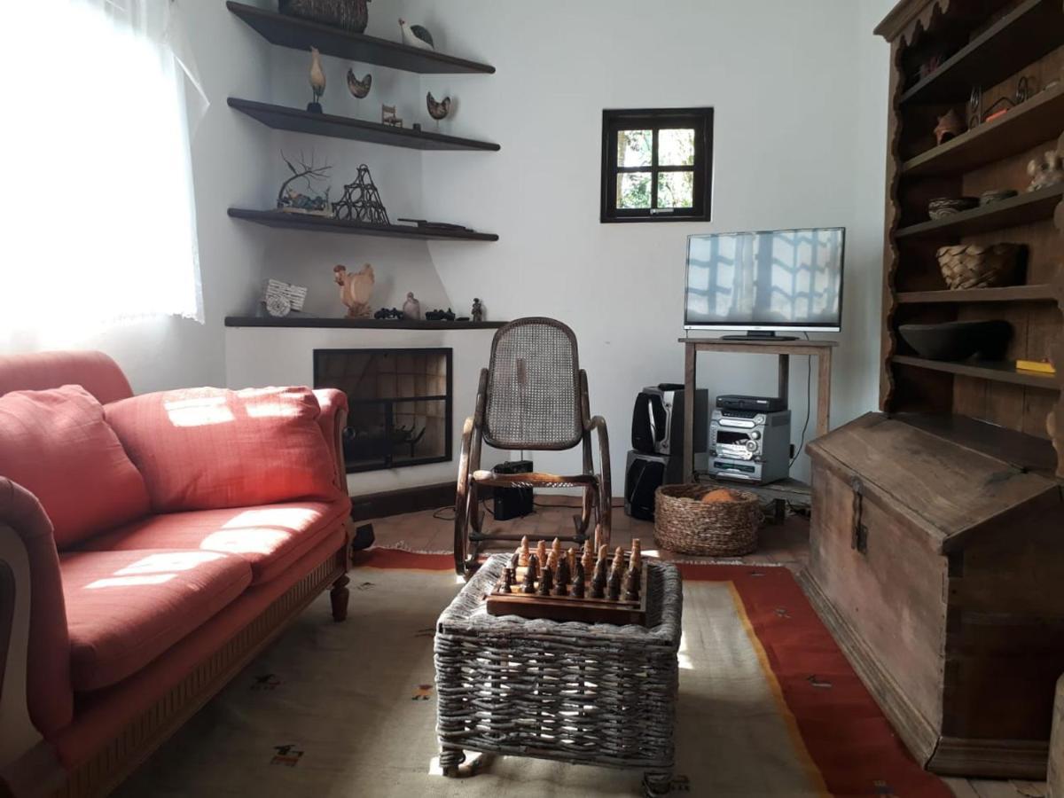 Alugo linda casa de campo perto de São Paulo com ótimo jardim, piscina e lareira. Sara-Sara Exterior foto