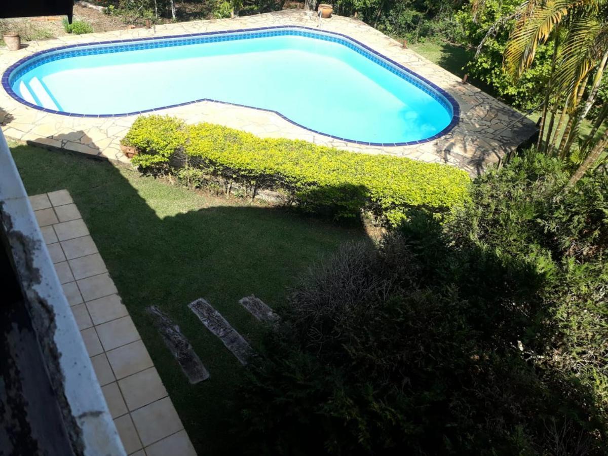 Alugo linda casa de campo perto de São Paulo com ótimo jardim, piscina e lareira. Sara-Sara Exterior foto