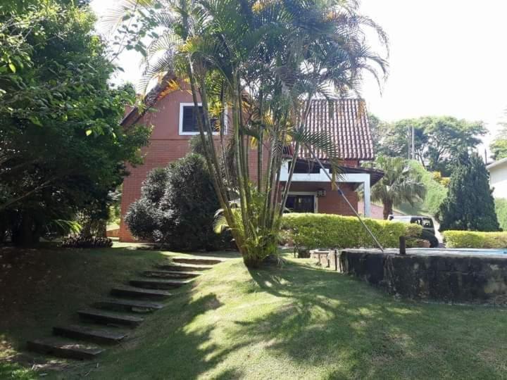 Alugo linda casa de campo perto de São Paulo com ótimo jardim, piscina e lareira. Sara-Sara Exterior foto